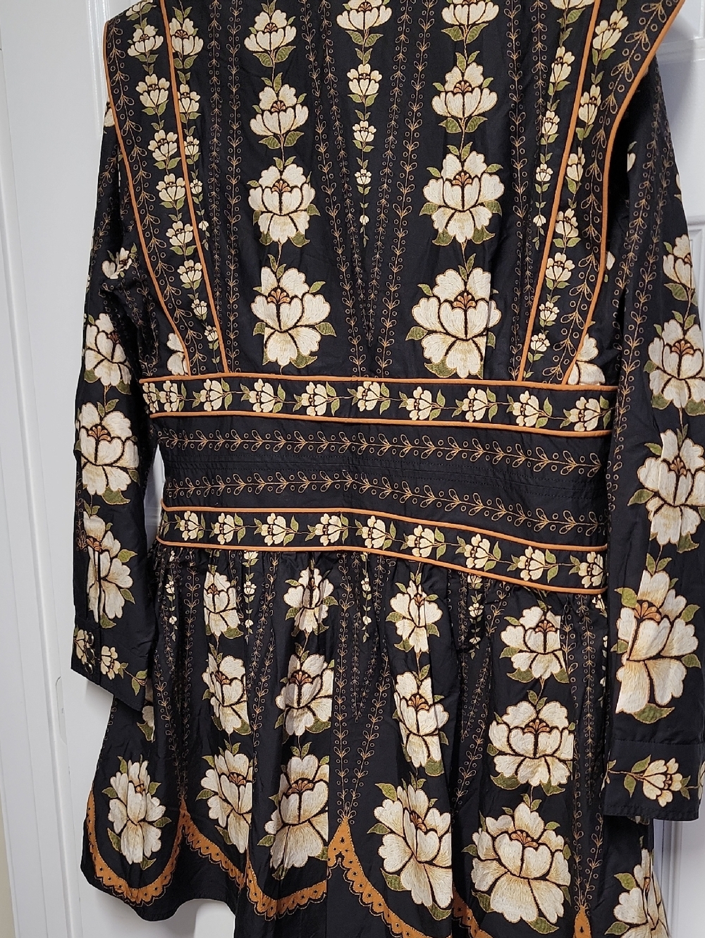 FARM Rio Black and Cream Floral Long-Sleeve Dress - Picture 11 of 12